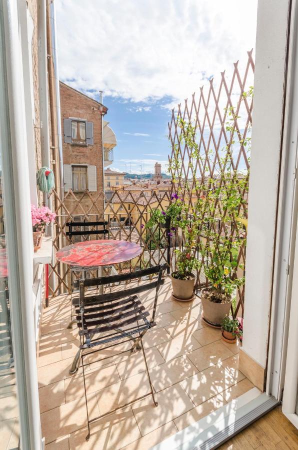 Inner Bo, Terrazzino Vista Tetti In Centro Storico โบโลญญา ภายนอก รูปภาพ